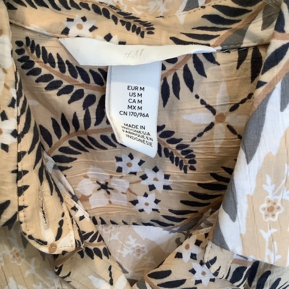 H & M Loose Fit Floral Shirt Size Medium - Picture 5 of 8